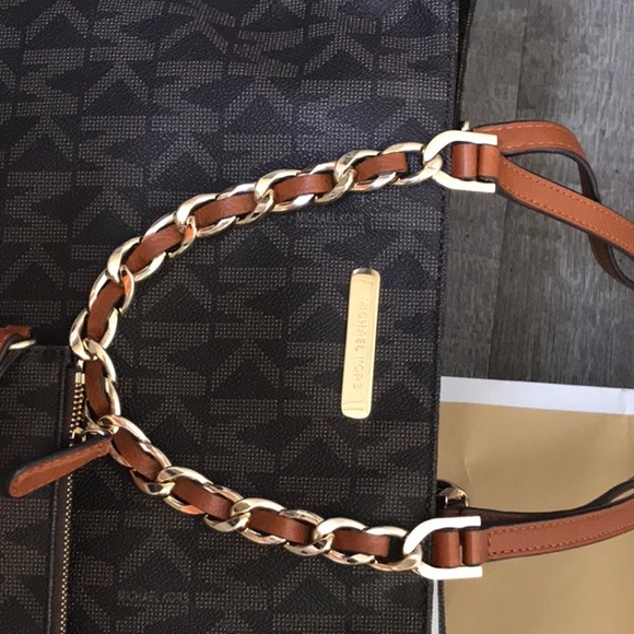 Authentic Michael Kors bag ONLY - Picture 2 of 4